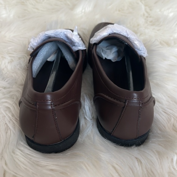 NWOB Womens Brown Loafers With Gold Chain. Size 9.5 - Picture 4 of 9